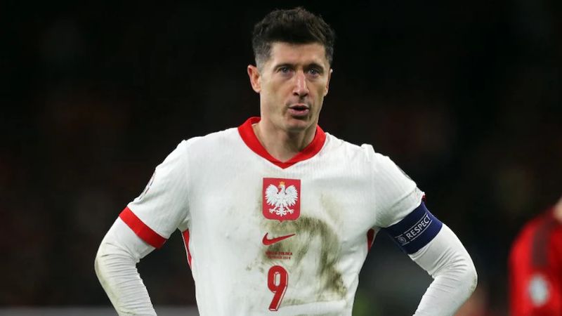 Robert Lewandowski anuncia su renuncia a la selección polaca tras una pelea con su DT, Michal Probierz.