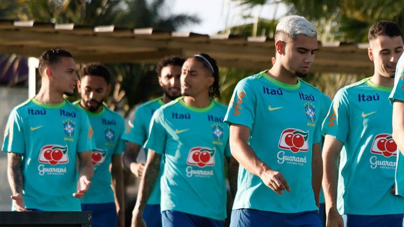 Los jugadores brasileños se preparan para visitar a Ecuador y recibir a Paraguay.
