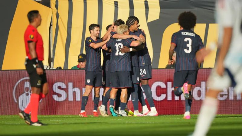 Los estadounidenses celebran el pase a semifinales de la Copa Oro de la Concacaf.