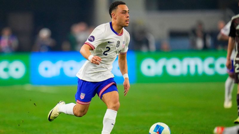 Sergiño Dest se bajó de última hora de la Selección de los Estados Unidos.