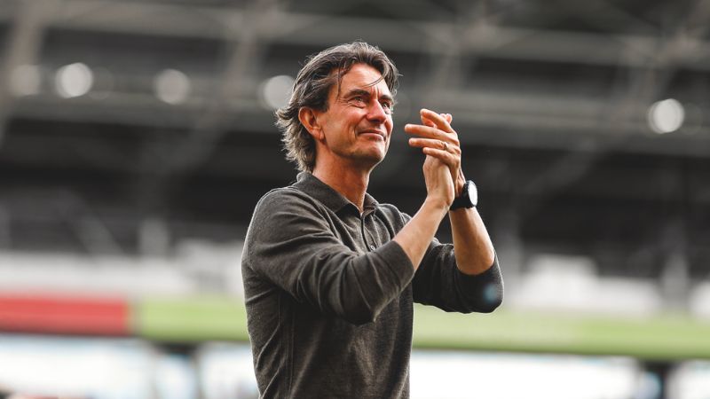 El entrenador danés llega procedente del Brentford de la Premier League.
