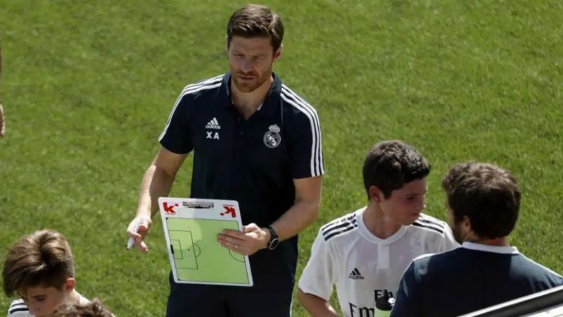 Xabi Alonso trabajó con algunos de los canteranos del Real Madrid cuando dirigió al Castilla en 2018.