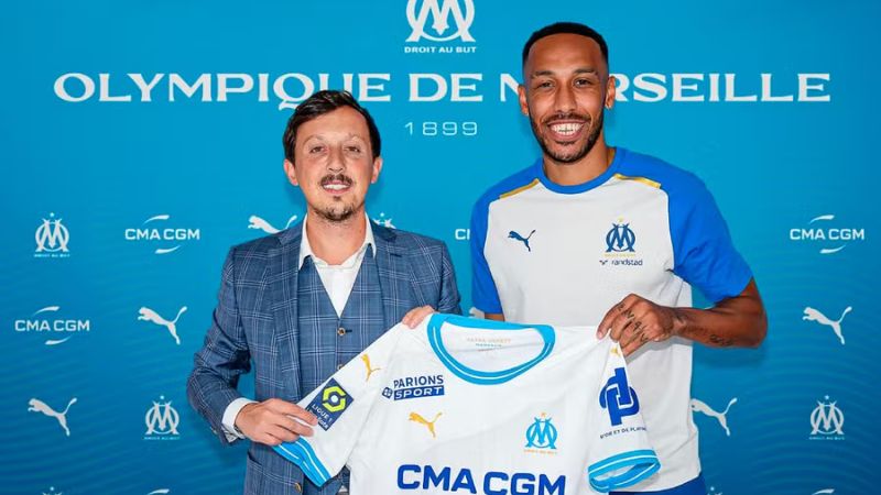 Tras un año en la liga de Arabia Saudita, el delantero gabonés, Pierre Emerick Aubameyang, volvió a fichar por el Olympique de Marsella.