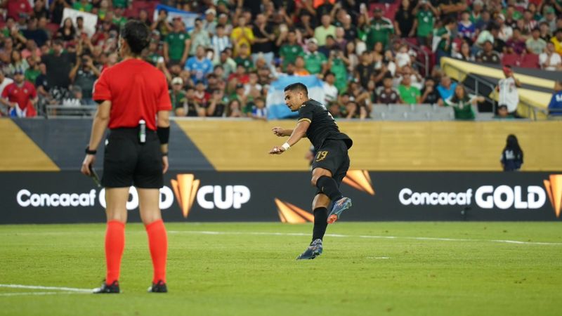 Carlos Pineda es uno de los jugadores que destacó con la Selección Nacional en la Copa Oro.