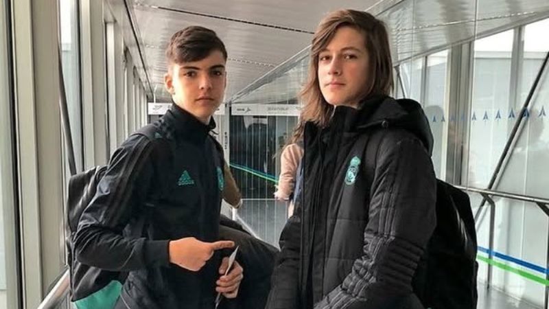 Durante su paso por la cantera merengue, el lateral español compartió vestuario con el defensa del primer equipo, Raúl Asencio.