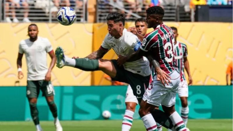 El mediocampista argentino, Enzo Fernández, saltó a la cancha como capitán de los londinenses.