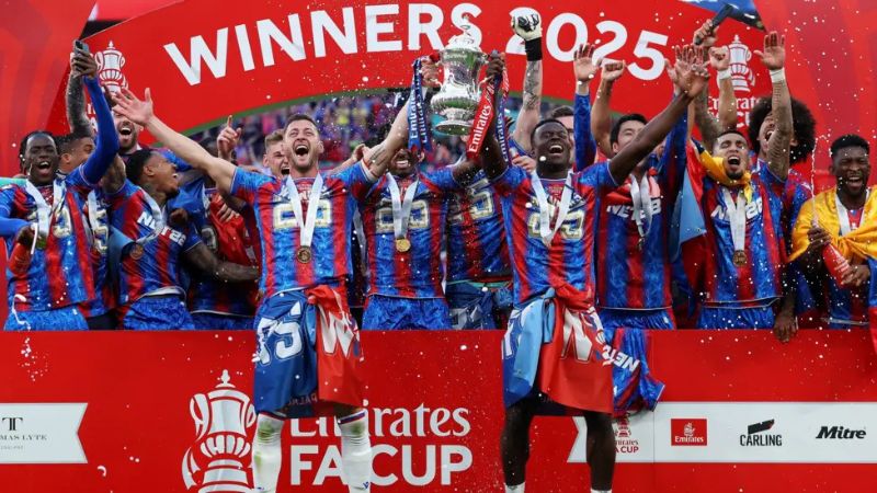 El club londinense ganó el primer título oficial de su historia el pasado 17 de mayo.