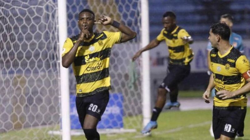 El delantero Daniel Carter Bodden se une al Real España para el torneo de Apertura.