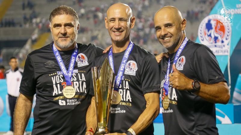 El técnico de Olimpia, Eduardo Espinel, no estaba de acuerdo con la gira por los Estados Unidos.
