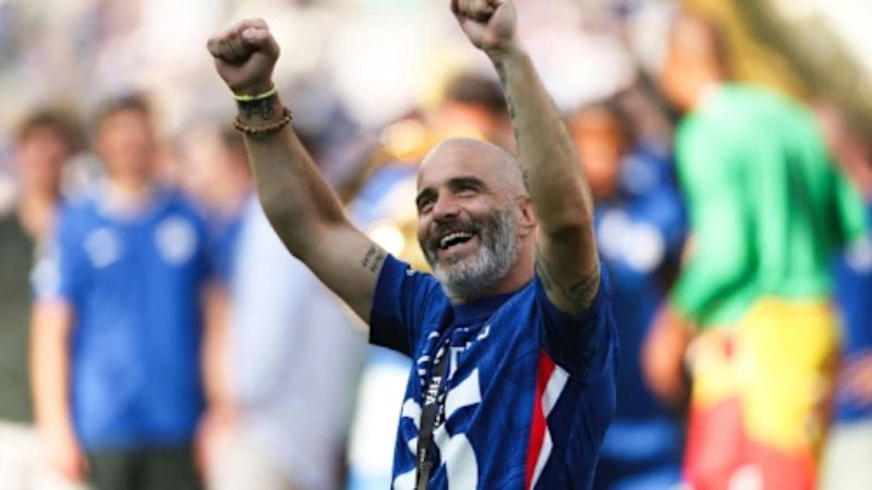 El técnico italiano del Chelsea, Enzo Maresca, está contento de hacer historia en el fútbol mundial.