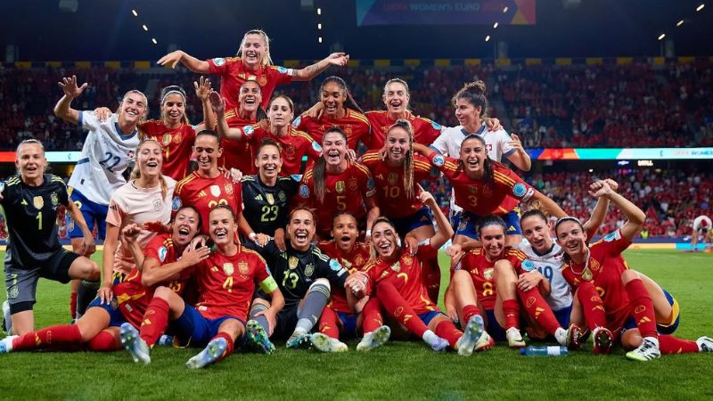 Las seleccionadas españolas celebran su presencia en las semifinales de la Eurocopa.