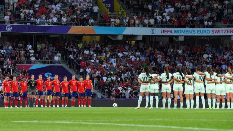 Las futbolistas de España y Portugal realizaron un minuto de silencio por la muerte del atacante del Liverpool, Diogo Jota.