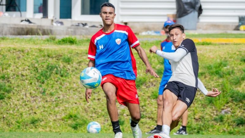 El Estrella Roja jugó un partido amistoso contra Olimpia en el CAR, que concluyó 5-1 con goles de Alberth Elis, un autogol, Jerry Bengtson, Denilson Pasta y Maynor Arzú.
