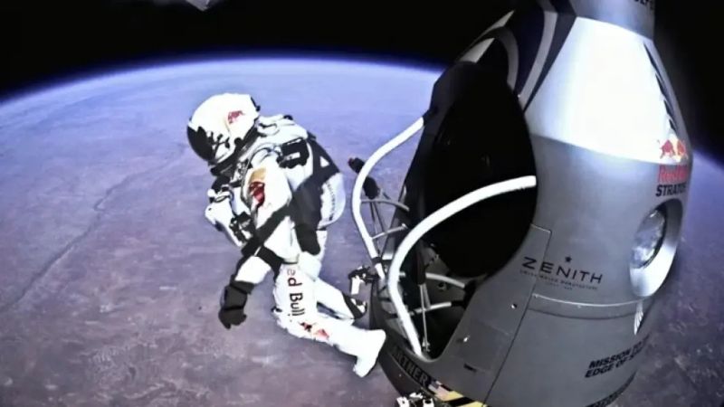El paracaidista austriaco se lanzó en caída libre desde la estratósfera, a más de 39.000 metros de altura, sobre el desierto de Roswell, en Estados Unidos.