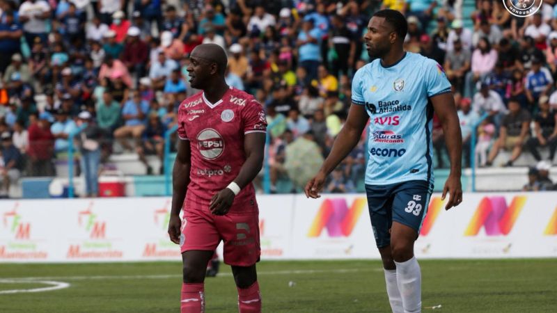 Génesis Policía Nacional y Motagua se enfrentan en el estadio Roberto Suazo Córdova de La Paz.