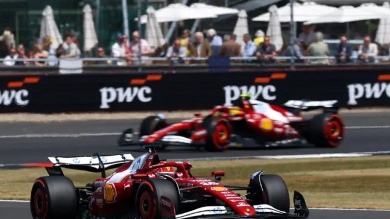 El piloto británico registró un tiempo de 1:26.892.