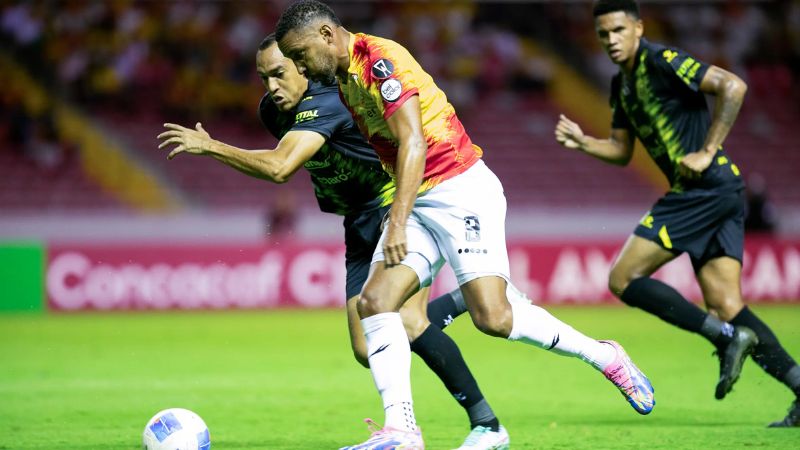 El Real España sufrió una dura derrota en su visita al Herediano en Costa Rica.