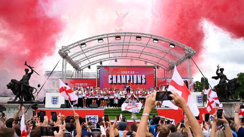 Las campeonas de Europa tuvieron su fiesta en el Palacio de Buckingham.
