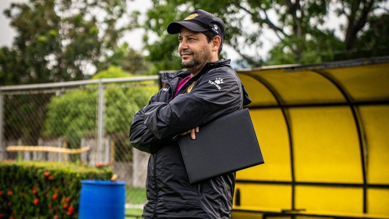 El técnico del Real España, Jeaustin Campos, está en contra del tema de los jugadores Sub-20.