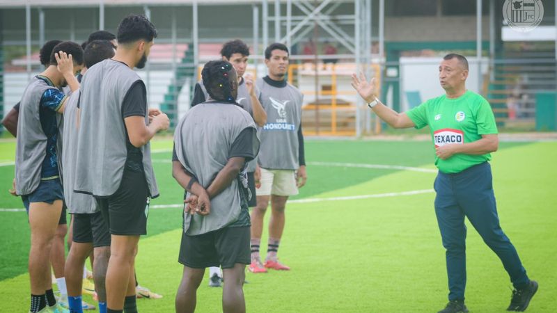 El técnico José Humberto Rivera confía en la capacidad goleadora de Ramiro Rocca.