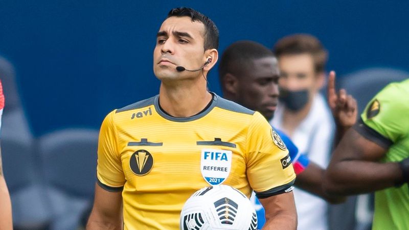 El costarricense Juan Gabriel Calderón dirigirá este miércoles el partido entre Honduras y México.