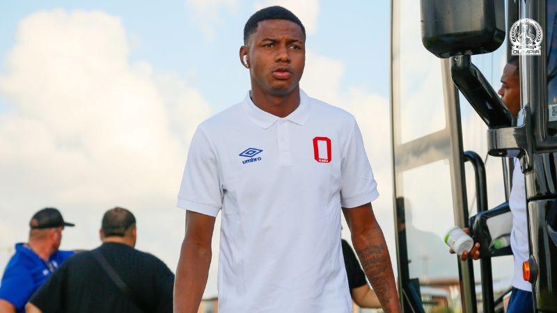 El defensa de Olimpia, Julián Martínez, es seguido por equipos del exterior.