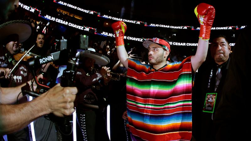 El boxeador mexicano, Julio César Chávez Jr. fue detenido en Estados Unidos y próximamente será deportado a su país.