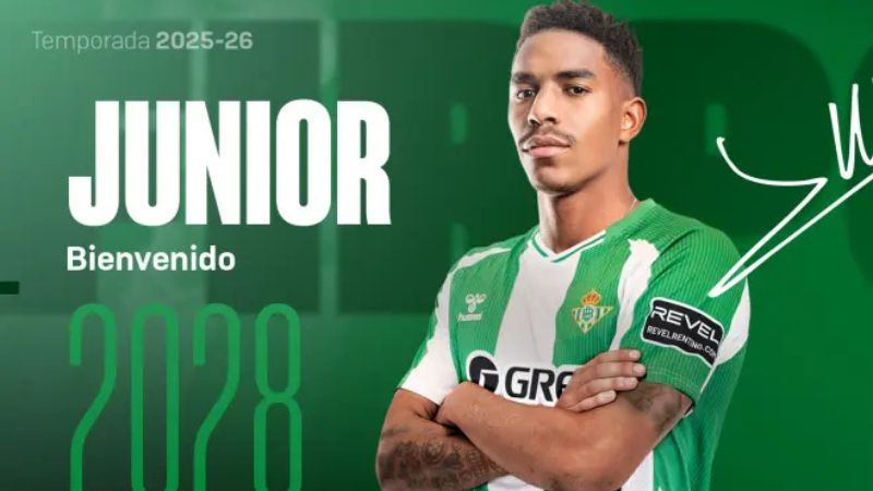 El Betis anunció el fichaje de ex canterano, Junior Firpo hasta 2028.