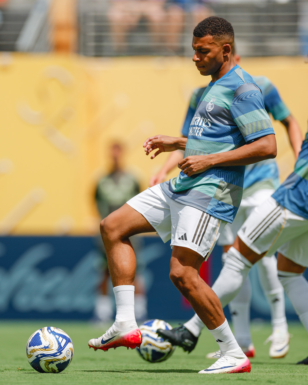 A Kylian Mbappé se le investiga por darles dinero a cinco policías.