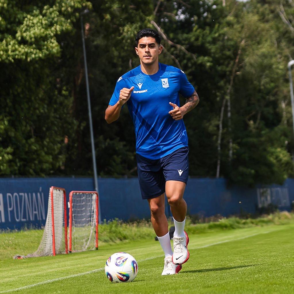 Luis Palma ya tocó el balón con su nuevo club, el Lech Poznan de Polonia.