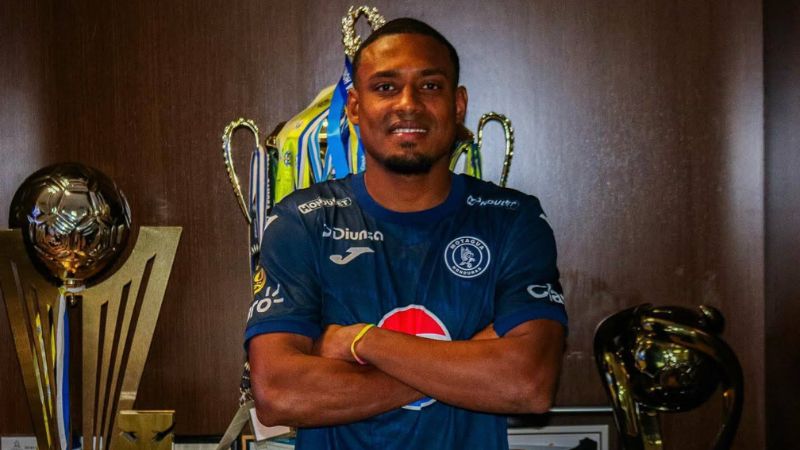 El defensa Luis Santamaría está con Motagua en los Estados Unidos.