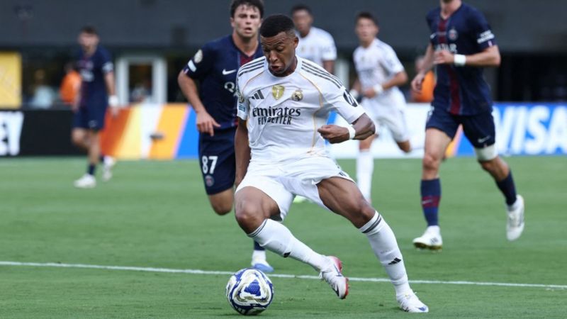 Kylian Mbappé enfrentó al Paris Saint-Germain por primera vez desde su salida el verano pasado.