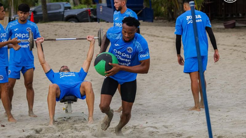 Motagua realiza trabajos de fuerza en las playas de Tela.