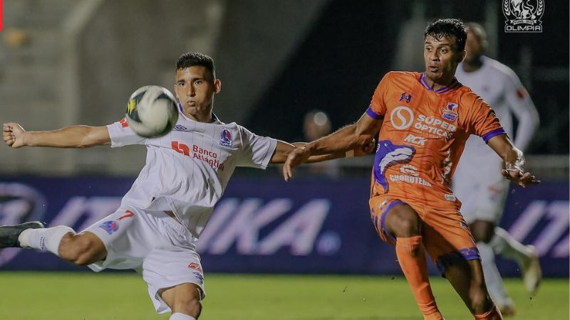 Los equipos Olimpia y Lobos UPNFM se enfrentan en el estadio Nacional 