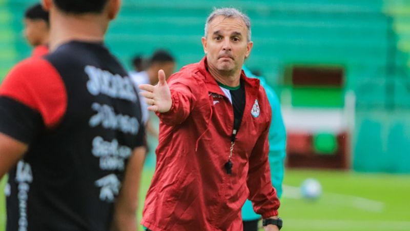 El técnico de Marathón, Pablo Lavllén, advierte que están listos para visitar a Victoria.