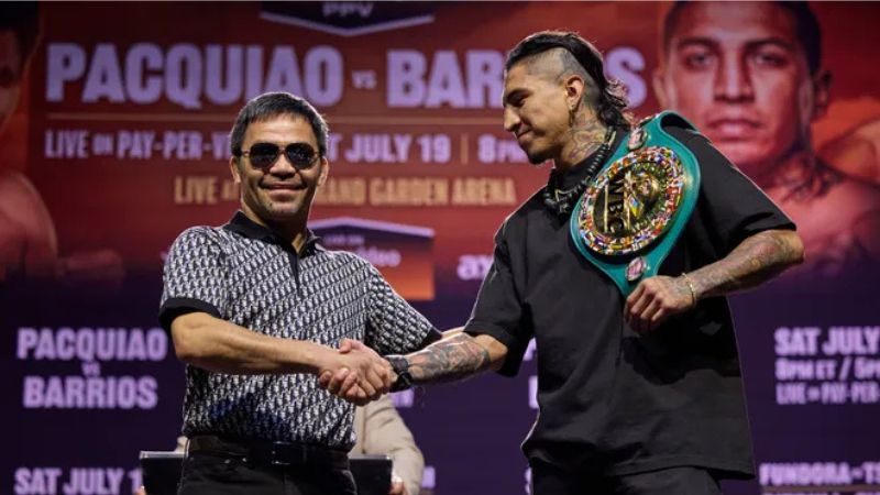 Ambos boxeadores estrecharon sus manos durante su Cara a Cara.
