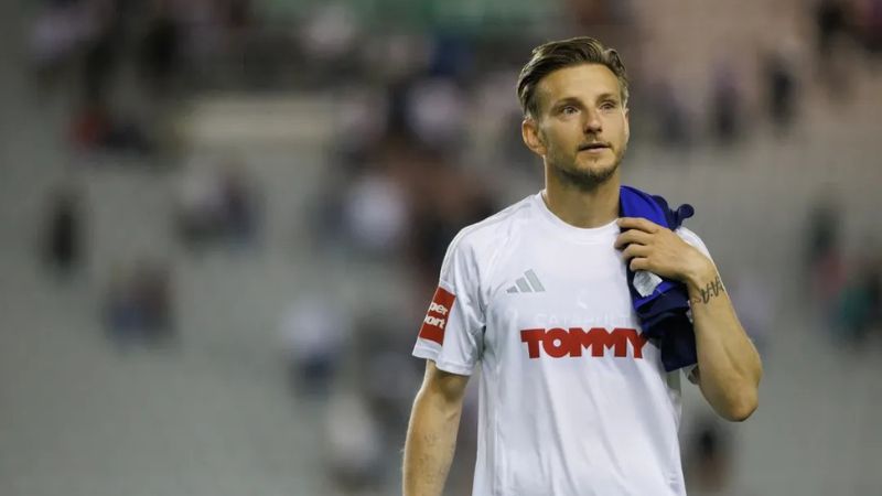 El mediocampista croata, Iván Rakitic, anunció su retiro este lunes a los 37 años.