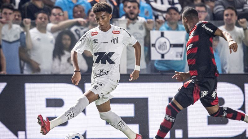 El delantero Robinho Jr debutó oficialmente con la camisa del Santos.