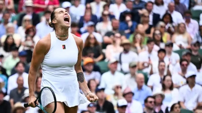 La tenista bielorrusa, Aryna Sabalenka, derrotó a la checa, Marie Bouzkova y pasó a la tercera ronda de Wimbledon.