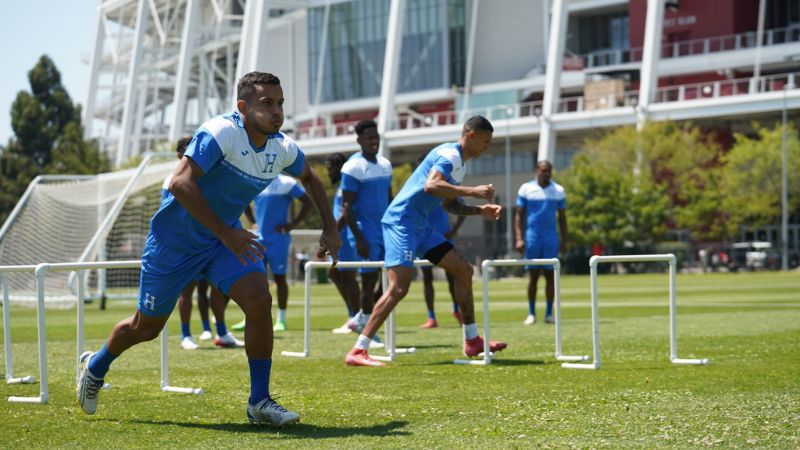 Reinaldo Rueda confió que hasta horas antes del partido contra México definirá el 11 titular.