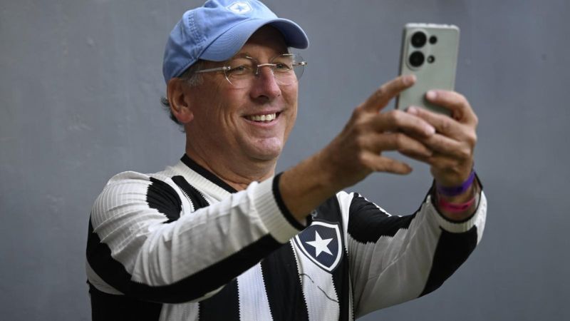 La justicia brasileña decidió congelar las acciones del grupo estadounidense Eagle Football Holding en el Botafogo por una deuda millonaria.