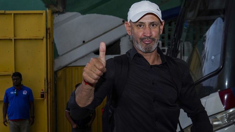 El técnico de Olimpia, Eduardo Espinel, pudo evaluar a varios de sus jugadores en el partido contra Marathón.