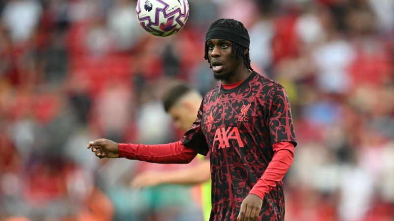 El lateral derecho del Liverpool, Jeremie Frimpong, estará de baja por varias semanas.