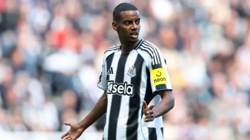 El atacante sueco decidió no asistir a la gira de pretemporada con el Newcastle.