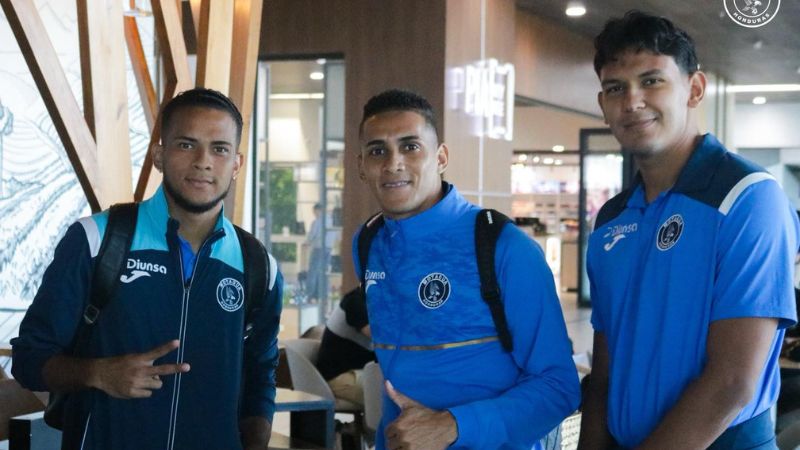 Los hermanos Jorge y Denis Maléndez junto a la novedad azul, Luis Vega.