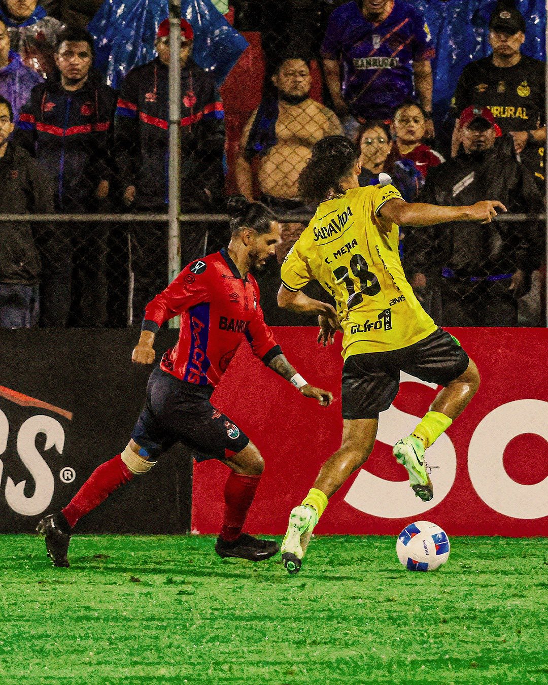 Los incidentes se dieron al final del partido donde el Real España visitó al Municipal de Guatemala.