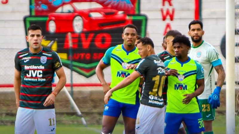 Ambos equipos buscaron en todo momento los goles del triunfo, pero al final se conformaron con el punto.