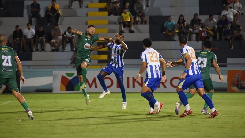 El Victoria tuvo un sábado para el olvido, al ser aplastado por el Platense en el estadio Municipal Ceibeño.