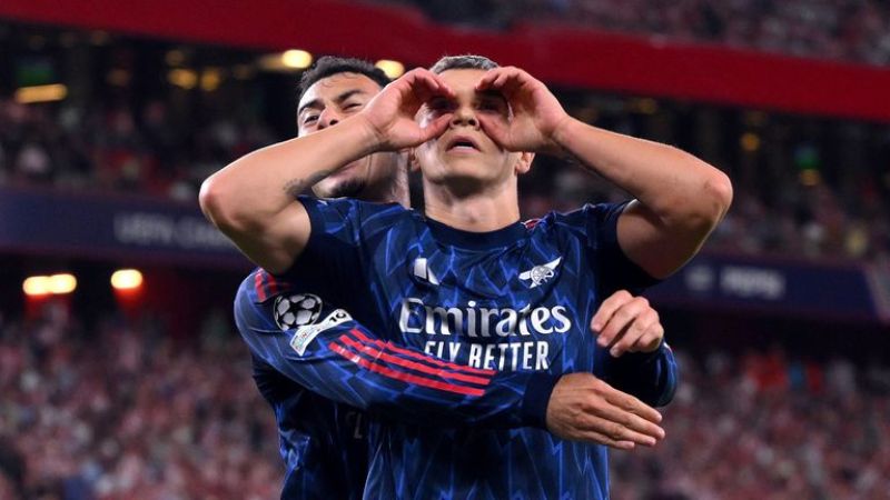 El Arsenal consigue sus primeros tres puntos en la Champions tras vencer 2 a 0 al Athletic de Bilbao.