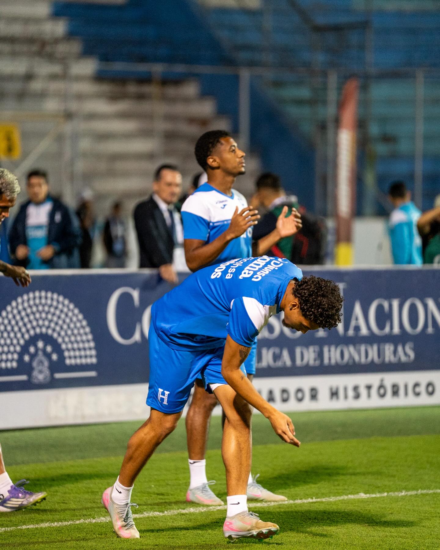 Jorge Benguché defiende al capitán de la Selección Nacional, Anthony "Choco" Lozano.